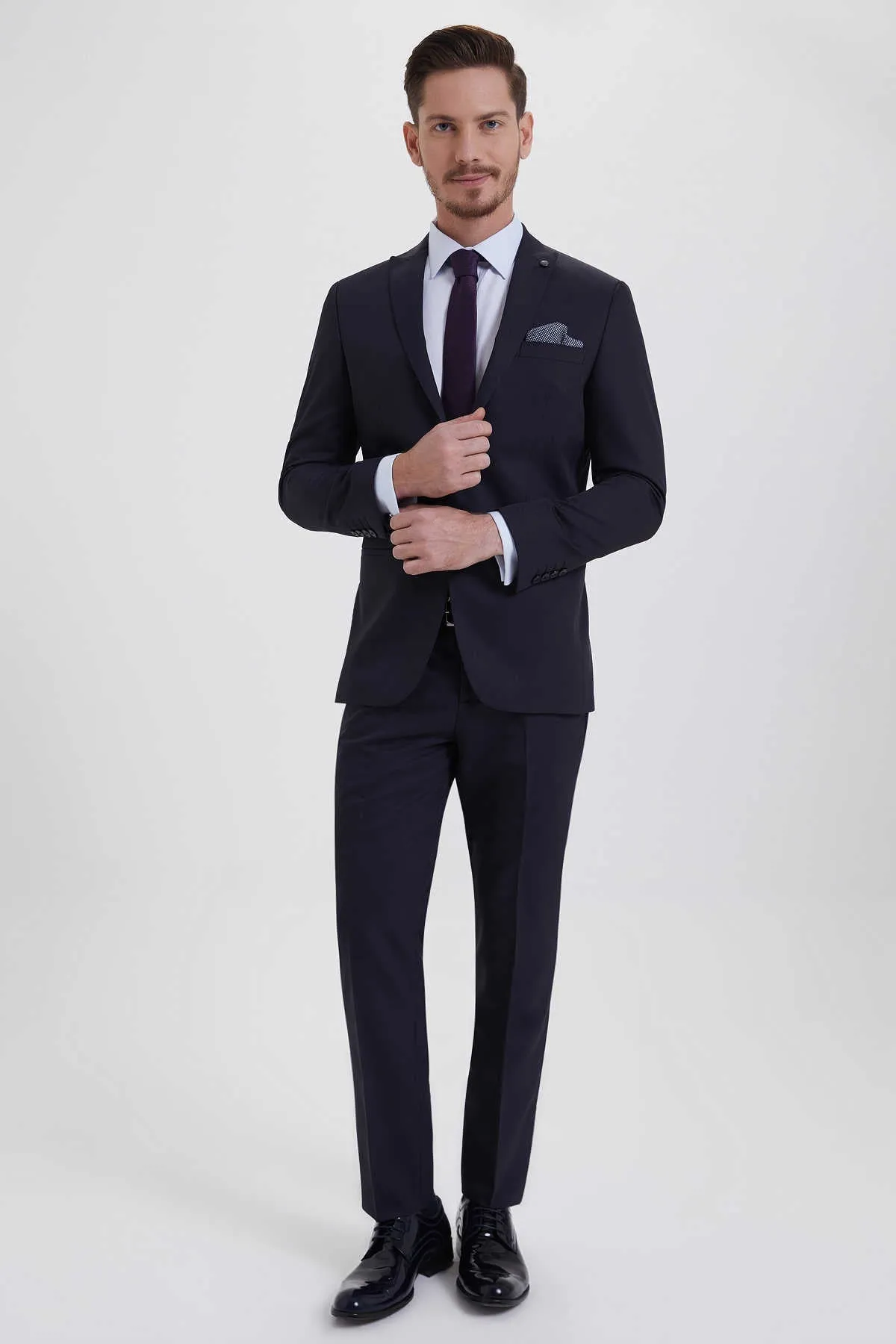 Slim Fit Peak Lapel Patterned Wool Blend Classic Suit, Navy D.